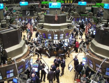 Wall Street: Μικρές απώλειες στο κλείσιμο της εβδομάδας